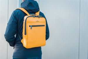 Home Verschillende typen werktassen: paperbag tas, nektasje en crossbody bag voor kantoor en werk