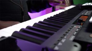 Home Casio klavier met gewogen toetsen voor authentiek speelgevoel en meesterlijke beheersing van het toetsenbord