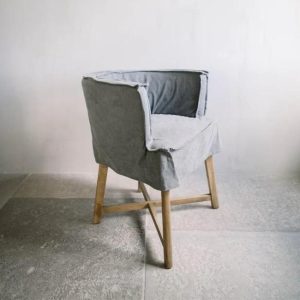 Woody stoel met klassiek mid-century modern design in natuurlijke tonen, ideaal voor diverse interieuraanpassingen